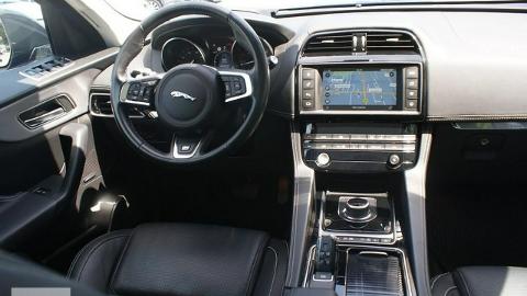 Jaguar F-PACE (240KM) -  149 900  PLN, 2018 - wyprzedaż | Autoria.pl