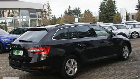 Škoda Superb (150KM) -  124 700  PLN, 2022 - wyprzedaż | Autoria.pl