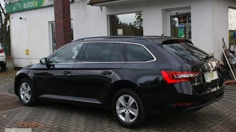 Škoda Superb (150KM) -  124 700  PLN, 2022 - wyprzedaż | Autoria.pl