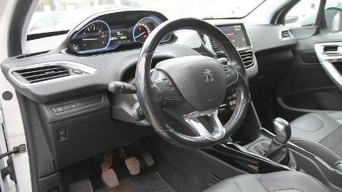 Peugeot 2008 1.2 Pure Tech Allure S&S (110KM) - 41 900  PLN, 2018 - Grudziądz - wyprzedaż | Autoria.pl